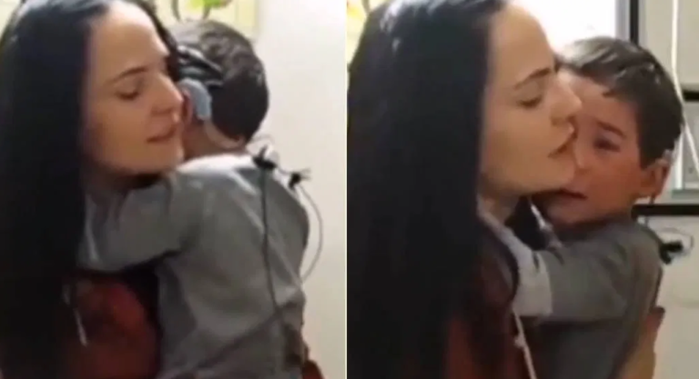 Dječak prvi put čuo mamin glas, reakcija mnoge rasplakala