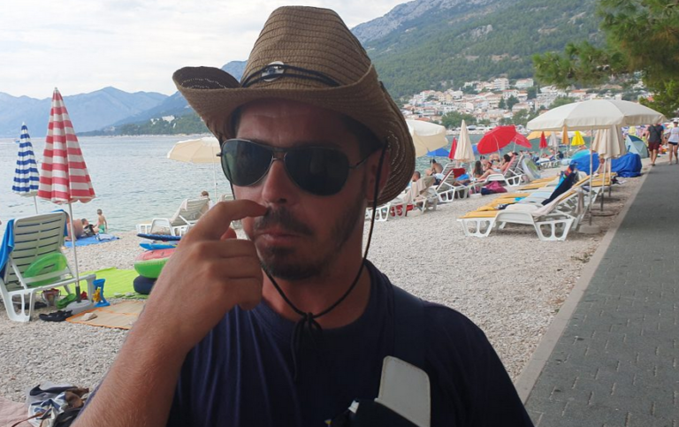 UNOSAN POSAO NA MORU: Refko iz Han Bile prodajom kukuruza zaradi do 70 eura na dan (VIDEO)