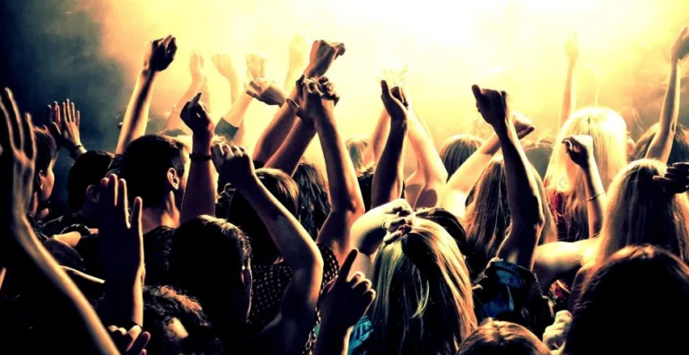 ‘Neće biti ništa od jedne večeri u klubu’: Zarazila koronom cijelu porodicu, a tata se bori za život