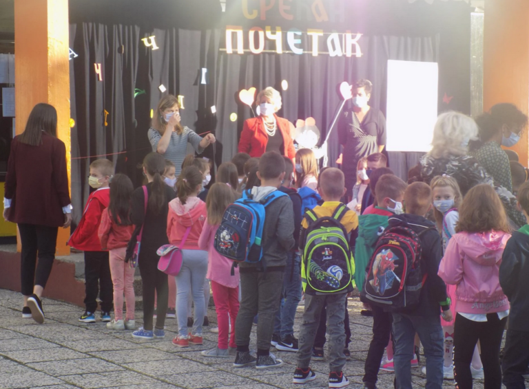 RS je isluženi folker u uskim hlačama