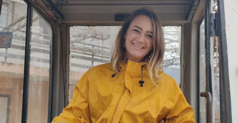 Mostarka Šejla Maksumić je jedina bageristica u BiH: Miris benzina sam oduvijek voljela