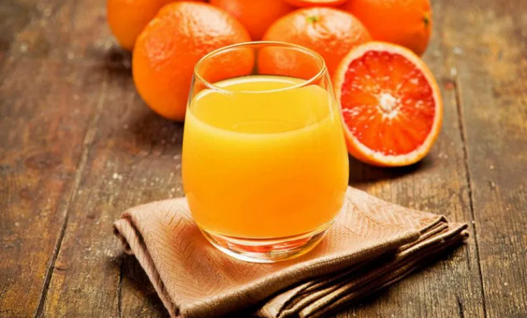 Zašto nije dobro popiti cijeđenu narandžu ujutru?