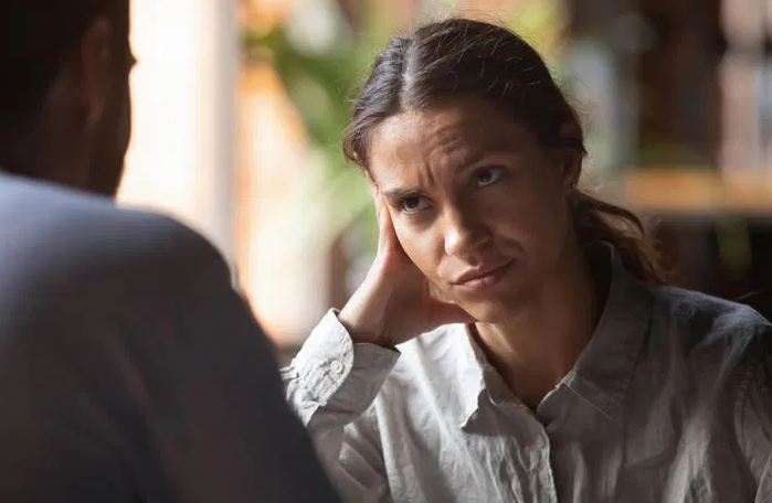 Potreban mu je prostor i jednostavno nestane: Sedam znakova da veza neće potrajati