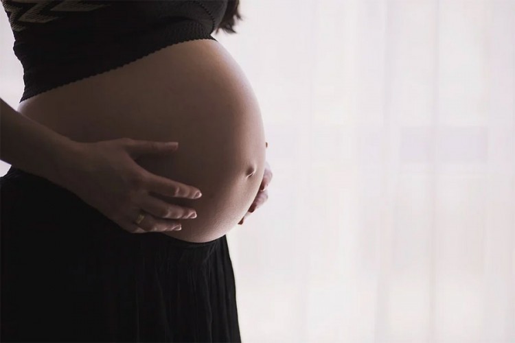 STRAVIČNO: Rasporio stomak trudnoj supruzi da vidi je li beba dječak ili djevojčica