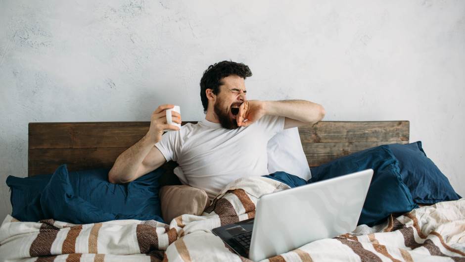 Zevanje spavanje krevet umor san