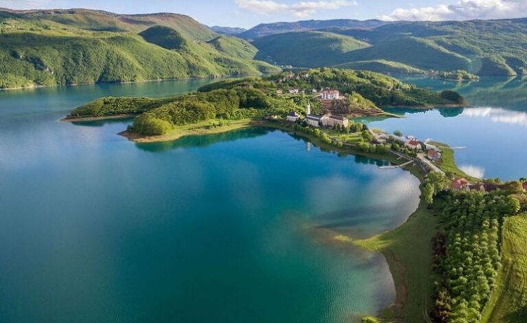 Ovo prelijepo jezero u našoj zemlji morate posjetiti