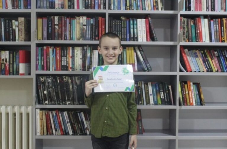 Dobio nagradu: Devetogodišnji Jusuf Smajlović za godinu pročitao 74 knjige