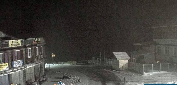 alpe snijeg 998 696x334 1