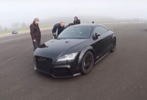 audi tt 78 98 696x473 1