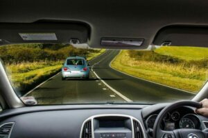 automobil volan desna strana 696x464 1