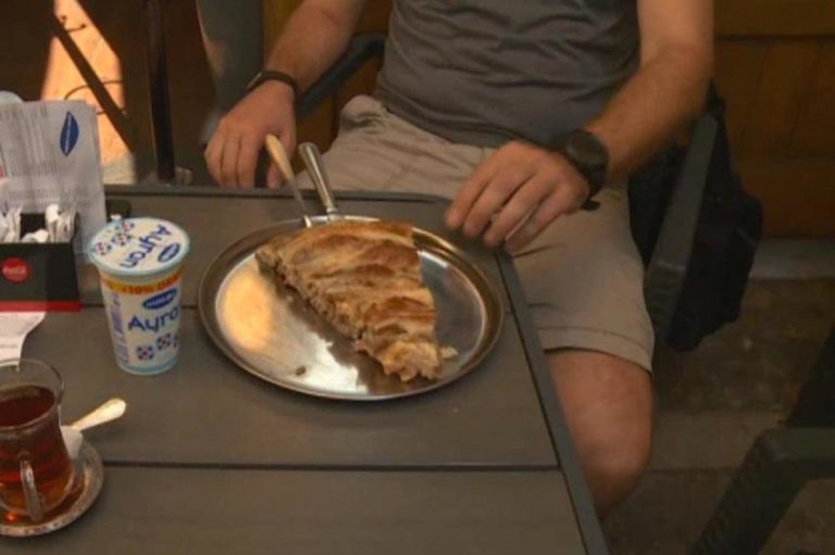 DW o našem tradicionalnom jelu: Prvi korak ka dobroj piti je fino razvući tijesto