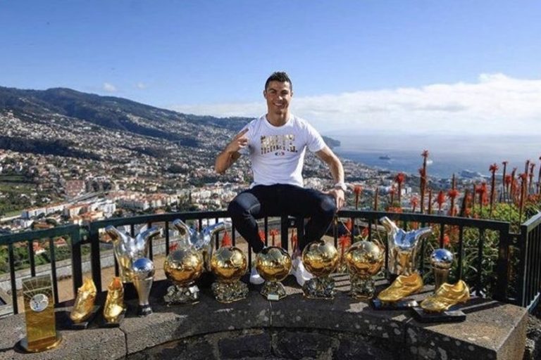 Kad život piše bajke: Ronaldo sa svim ordenjima napravio fotografiju u rodnoj Madeiri