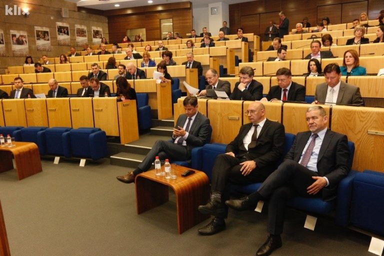 Hoće li FBiH ostati bez budžeta, Novalić poručuje da se privremeno finansiranje mora izbjeći