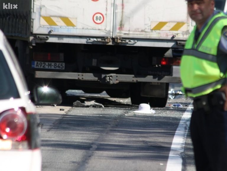 Maglaj: U sudaru kamiona i automobila povrijeđena jedna osoba