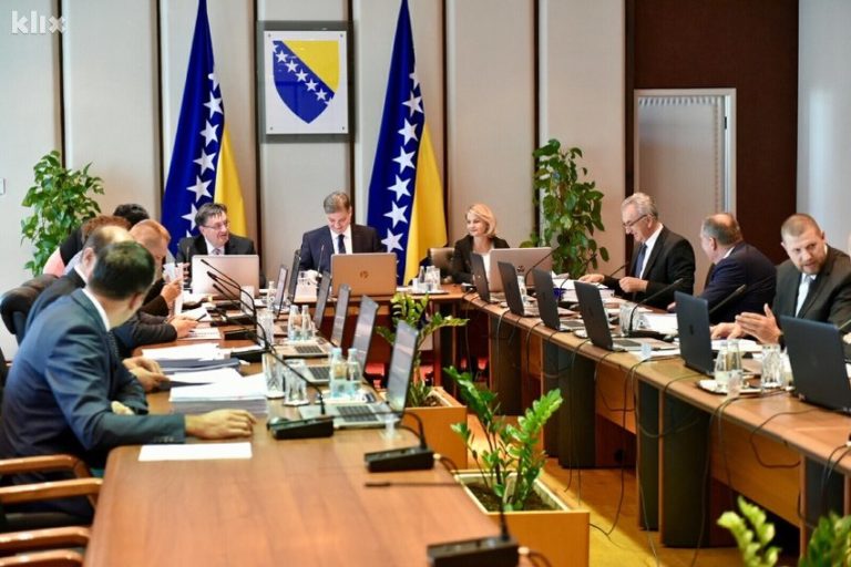 Broj zaposlenih u institucijama BiH manji za 415, troškovi smanjeni za pet miliona KM