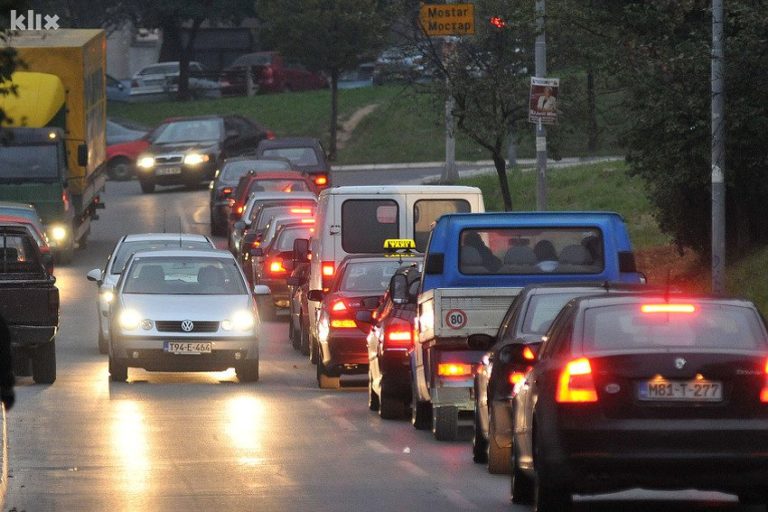 Vozači u FBiH već godinu i po plaćaju skuplji eko test prema nezakonitom pravilniku