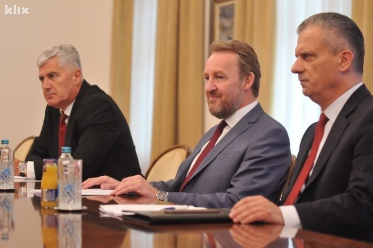 Stranke u FBiH za godinu dana dobile 3,8 miliona KM iz budžeta, ali ga nikome ne pravdaju