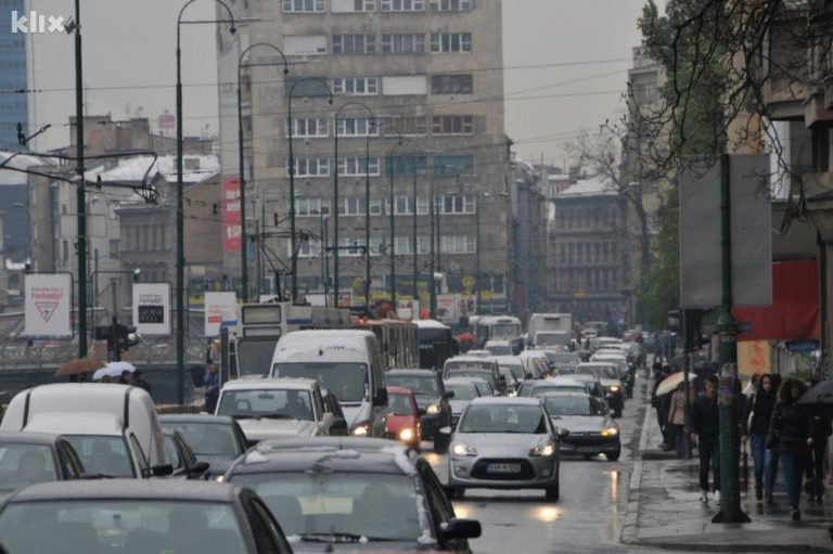 Cijene rastu, lideri šute: Vlast smatra da ne postoje razlozi za ograničavanje rasta cijena nafte