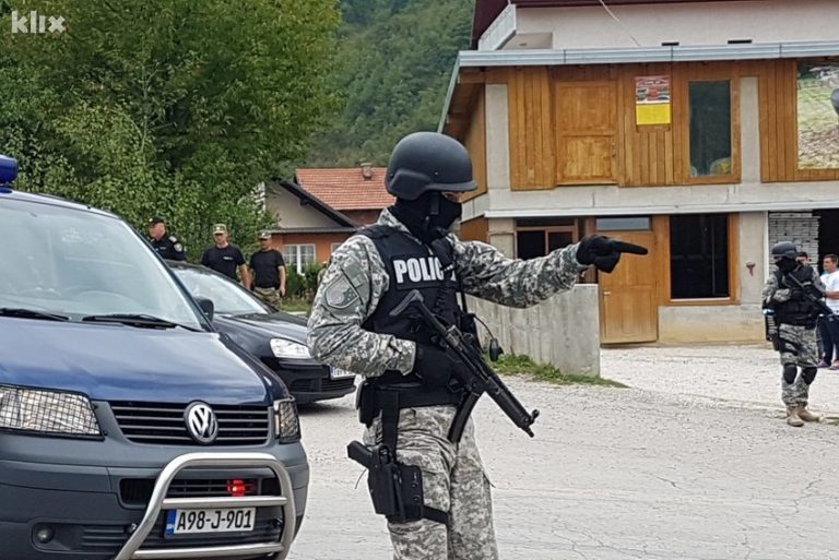 Policijski službenici u BiH traže povećanje osnovice plate: Od 2012. primanja umanjena za 25 posto