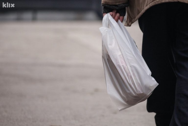 Naplata kesa bez utjecaja na ekološku svijest: Građani ih kupuju, trgovci ne prijavljuju