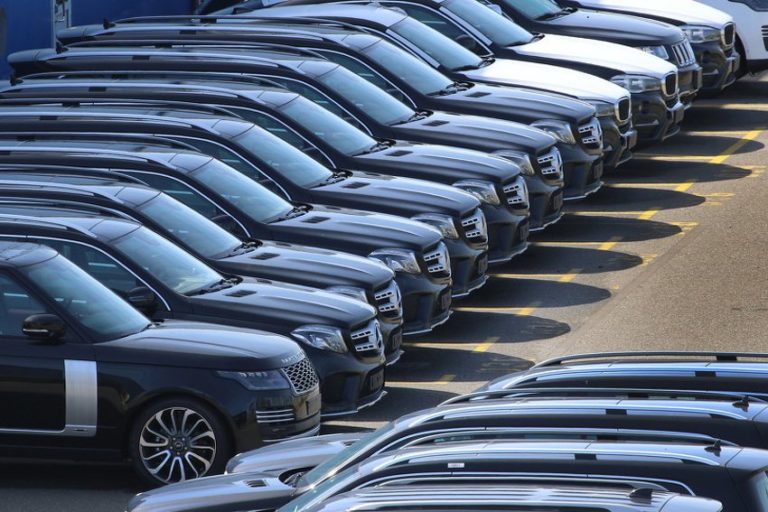 Trump želi da EU ukine carine na američka vozila