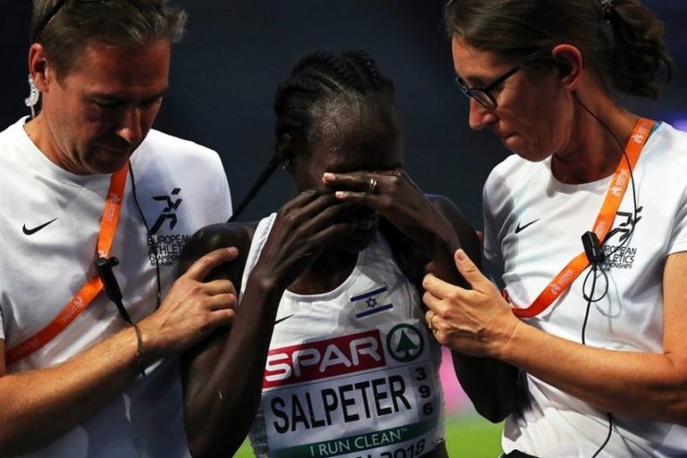 Atletičarka iz Izraela proslavila medalju krug prije kraja trke na 5.000 metara