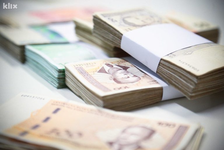 Početkom 2019. godine prosječna plaća u BiH mogla bi preći granicu od 900 KM