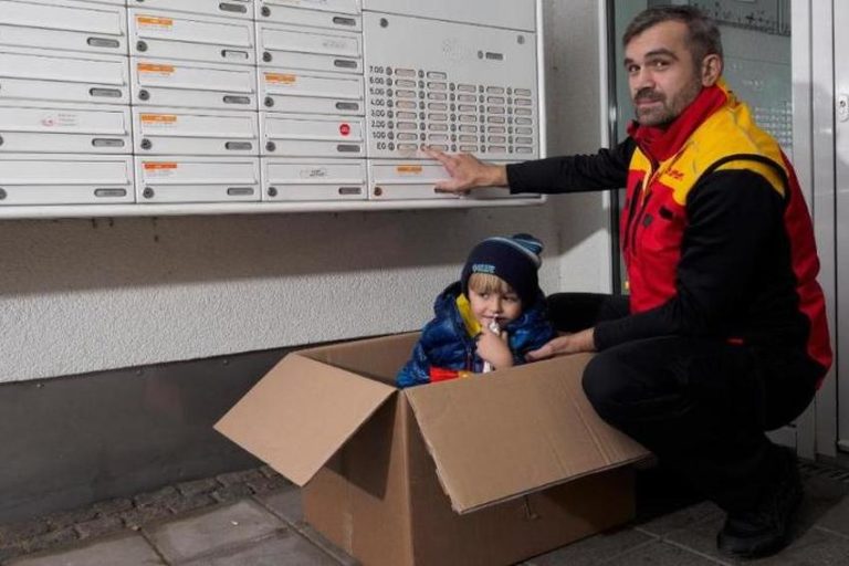 Haris Softić, dostavljač DHL-a u Njemačkoj, pronašao izgubljeno dijete i vratio ga roditeljima
