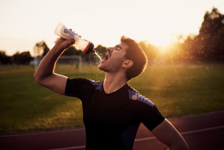 Dehidracija uzrokuje malaksalost i zatvor, a može biti i opasna po život