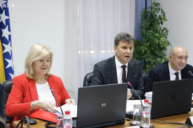 FBiH u 2019. čeka za 11 posto manji budžet, prihodi od poreza manji, za plaće 15 miliona više