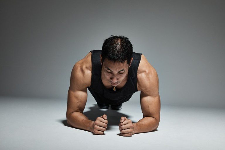 Kako napraviti savršen plank: Ne zaboravite stiskati mišiće gluteusa, leđa i trbuha