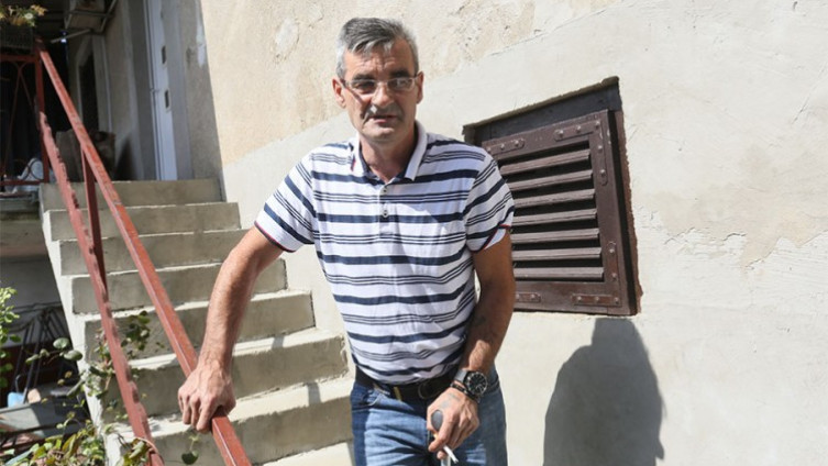 Alžirci ga napali u dvorištu i izgrebali