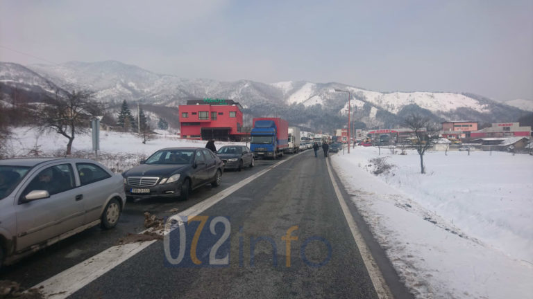 Golubinja: Putnici u kolonama zbog protesta gladni, promrzli i nemaju kuda