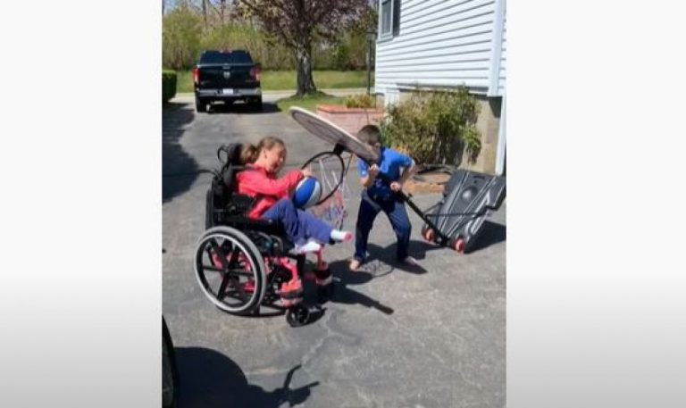 Brat i sestra oduševili svijet: Dječak usrećio sestru i održao lekciju ljudskosti