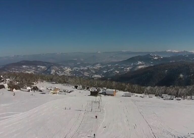 Nesreća na izletištu u BiH: Udario vozilom u sanke, povrijeđeno dijete