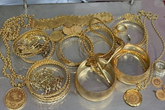 carina zlato3 696x464 1