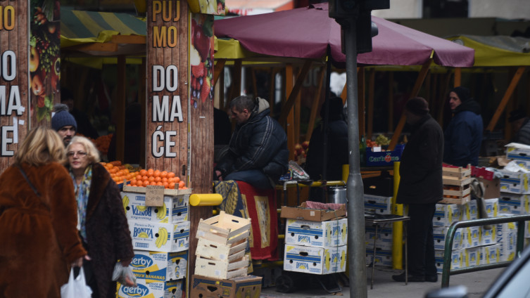 Trgovci na pijacama: Neka dižu akcize, više posla za nas