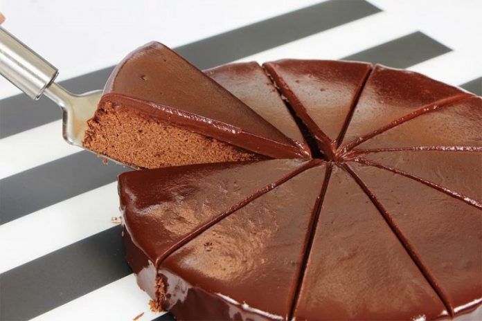cokoladna torta od tri sastojka 696x464 1