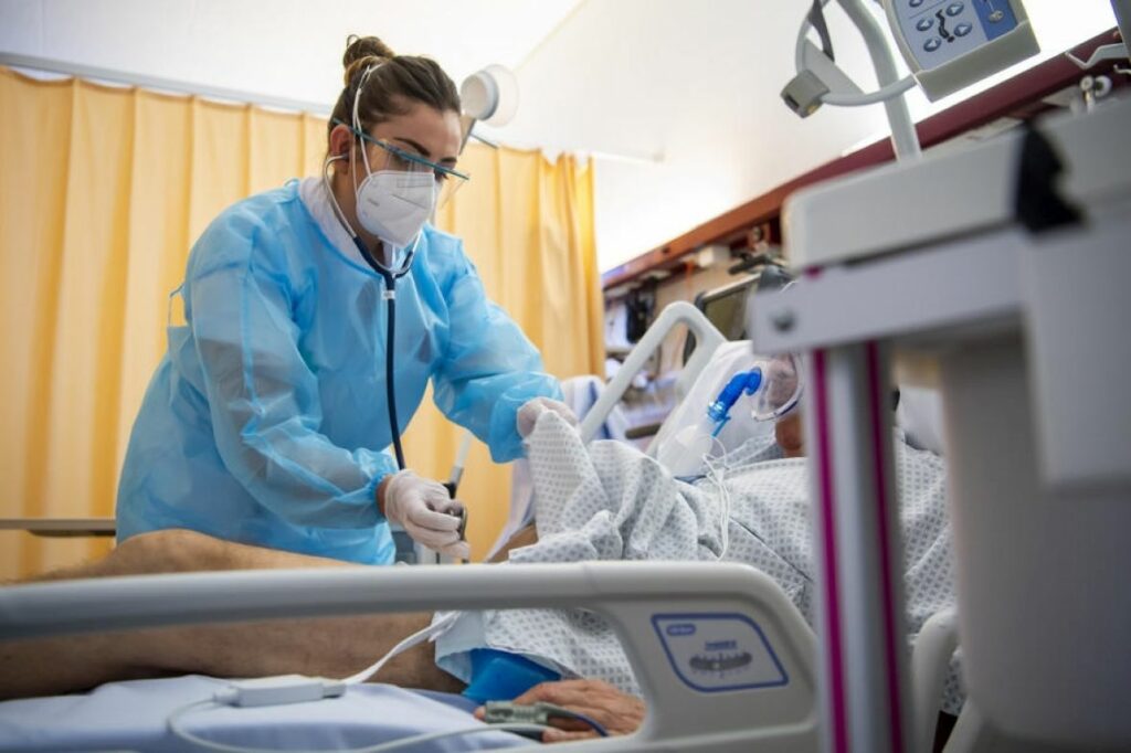 covid bolnica koronavirus pacijent medicinari maske respiratori