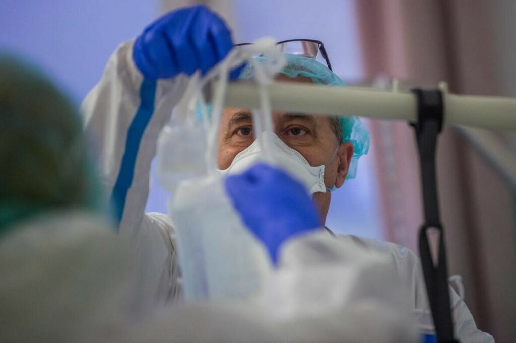 covid korona doktor januar2021 epa