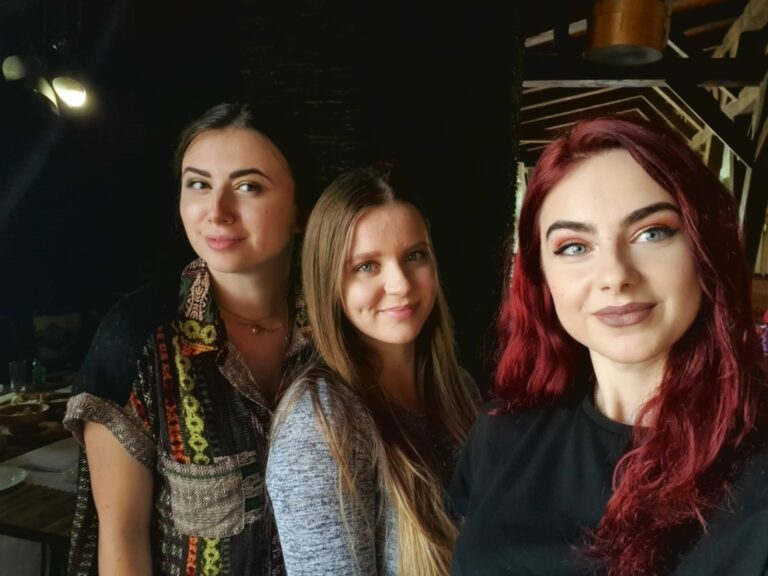 Ajla, Hata, Tajra: Znakovnim jezikom činimo da se neko osjeća manje nevidljivo