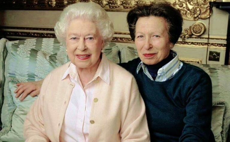 Princeza Anna učila majku kako da se služi modernom tehnologijom: “Vidiš li nas sve…”