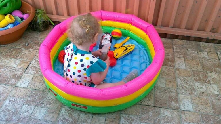 Pazite na djecu u malim bazenima, za nesreću je dovoljan trenutak