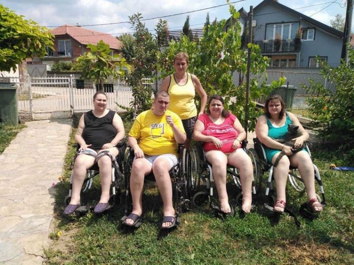 djeca majak kolica11 696x522 1