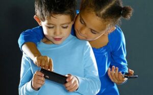 djeca mobitel 696x432 1
