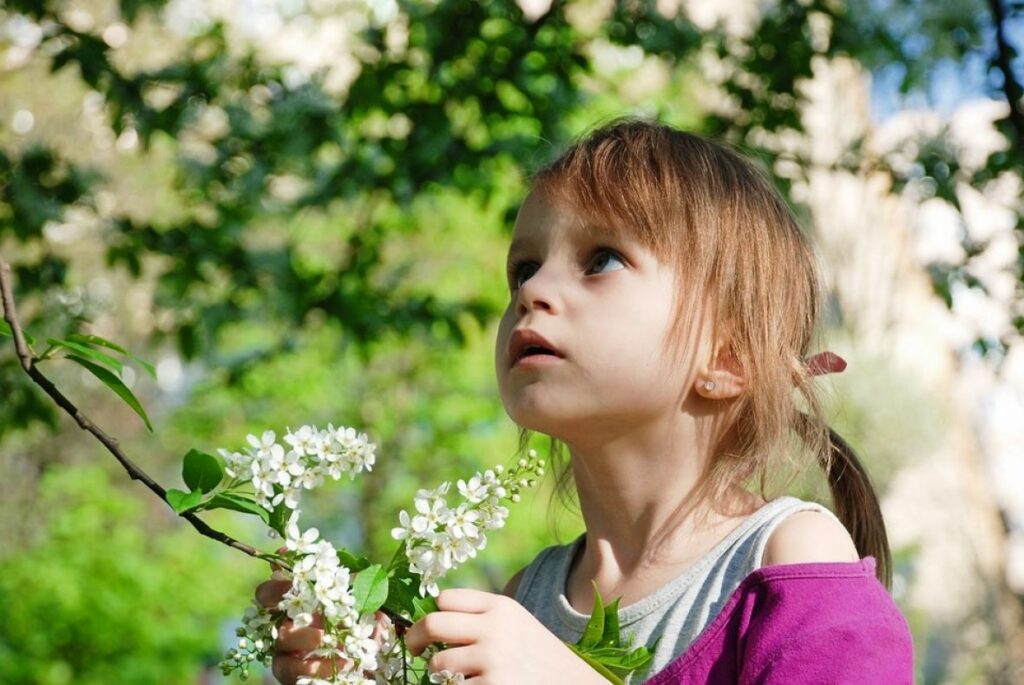 djevojcica priroda suma pixabay