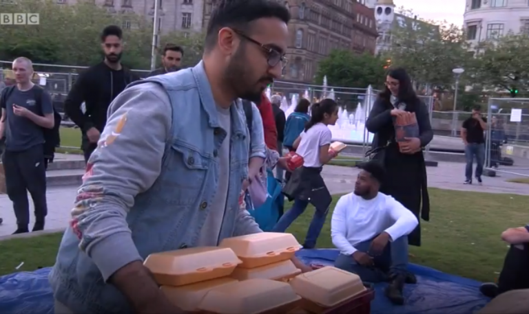 Engleska: Muslimani iftare podijelili s beskućnicima