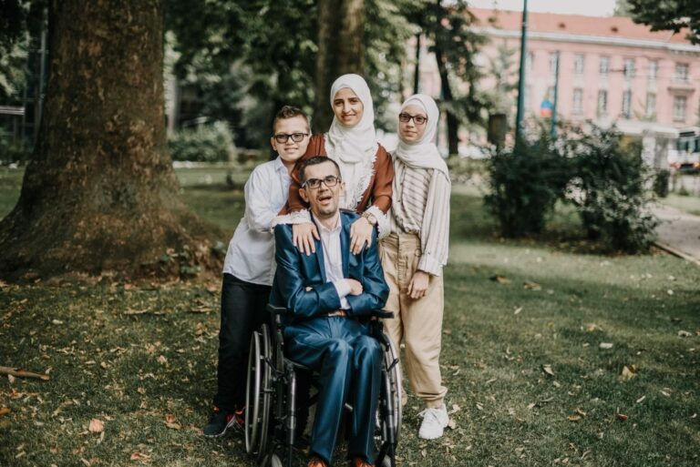 Armija Turkinja i Turaka aplaudirala Mahiri i Esedu