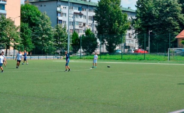 fudbal pistolj roditelji 98 696x428 1