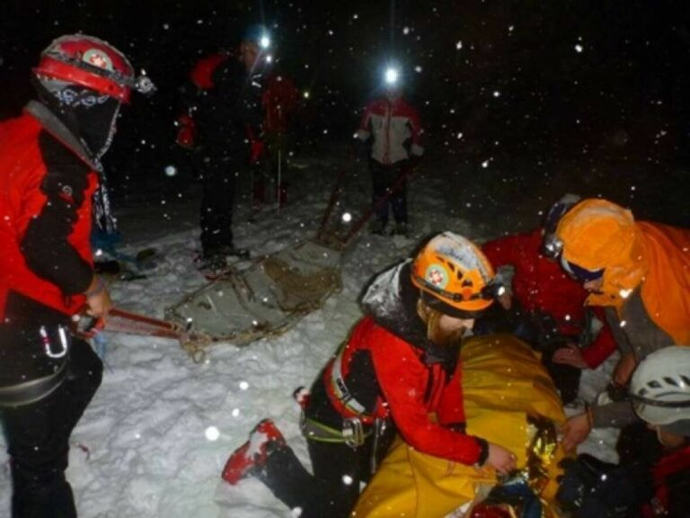 Spasioci apeluju zbog opasnosti od lavina, mogućnosti nestanka, smrzavanja…